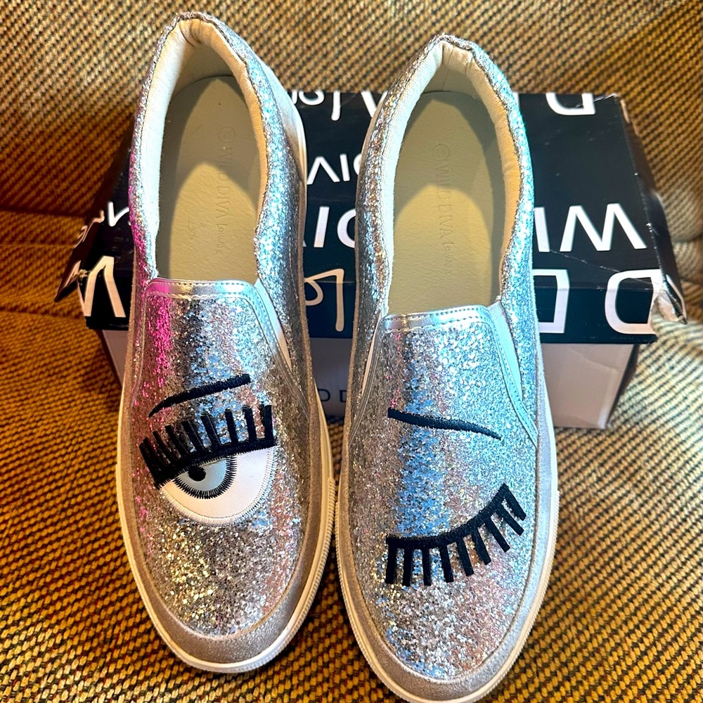 New Never Worn Silver Metallic Diva Wild Eyelash Platform Sneakers Size 11m